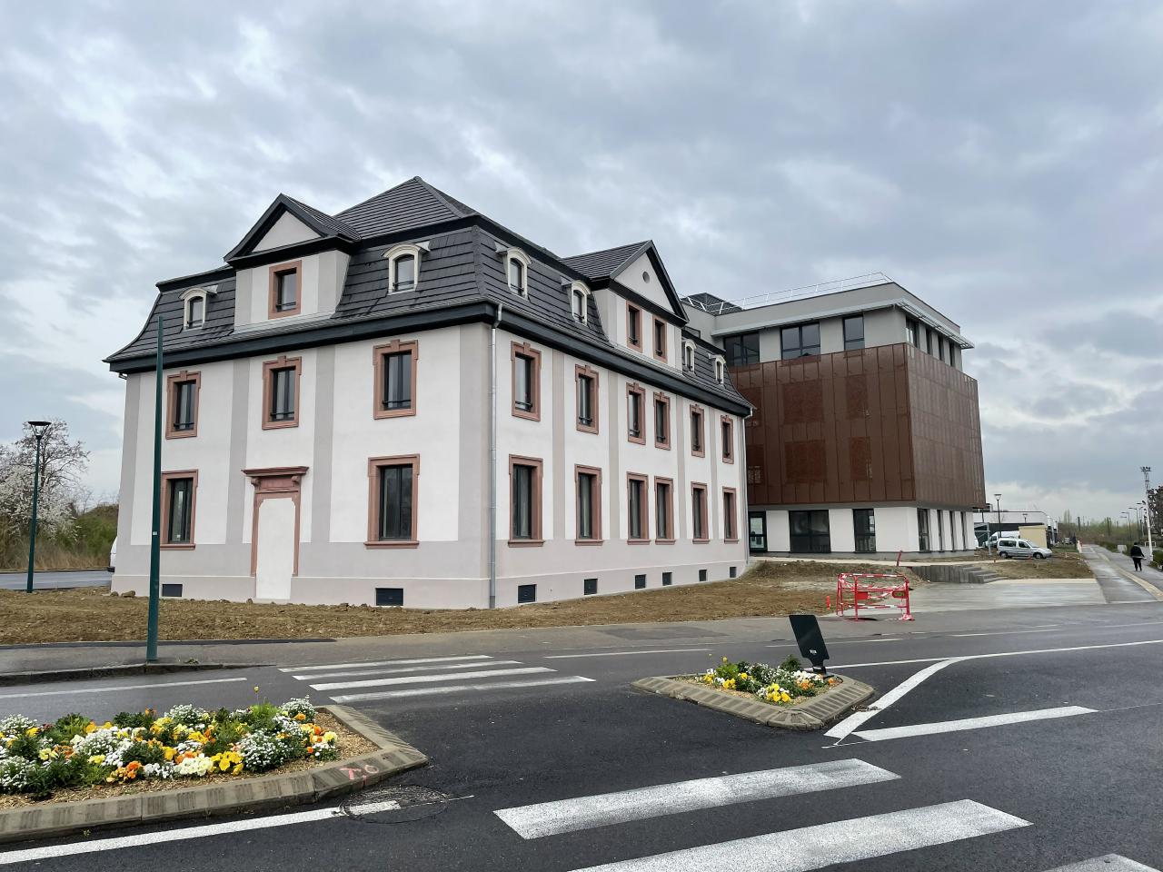 Bureau Saint-Louis 1816m² Location bureau Saint-Louis Haut-Rhin OLBUR2111229 0